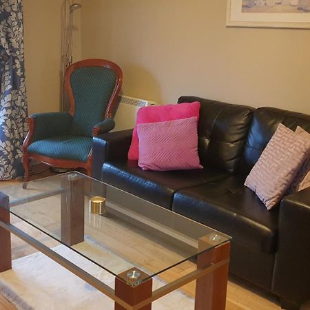 Town Centre Apartment Трим Экстерьер фото