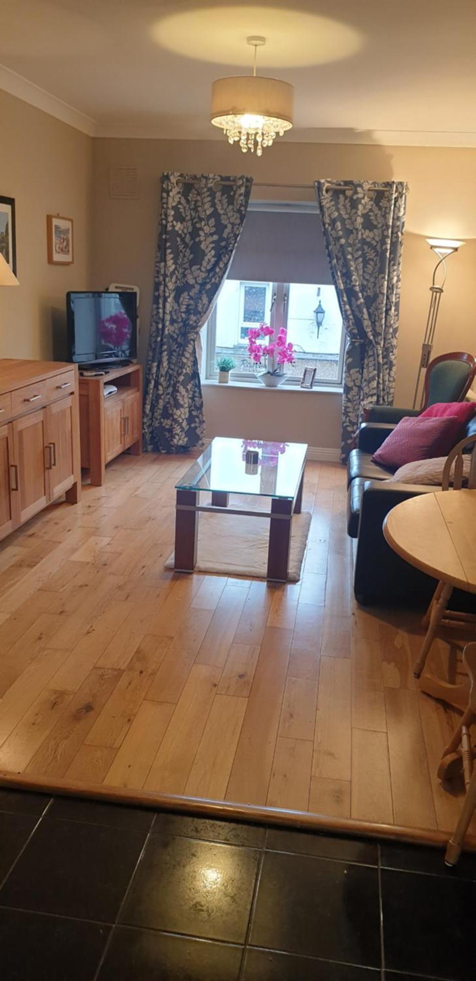 Town Centre Apartment Трим Экстерьер фото